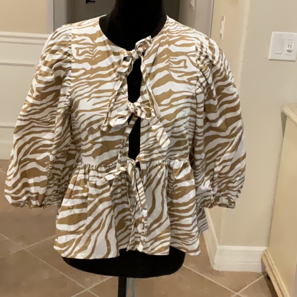 Boii tie front top tan/cream tiger stripe, puff sleeves, size XS